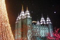 Weihnachtsdekoration rings um den Salt Lake Temple in Salt Lake City, Utah. © Schülerfoto ec.se GmbH