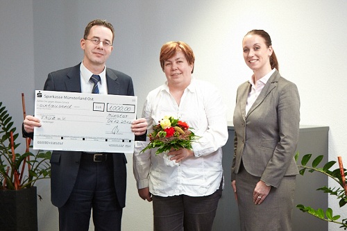 Für Adelgund Schmitz, Leiterin von FRÜZ, gab es Blumen und großes Lob für ihr Engagement. Für Adelgund Schmitz, Leiterin von FRÜZ, gab es Blumen und großes Lob für ihr Engagement.