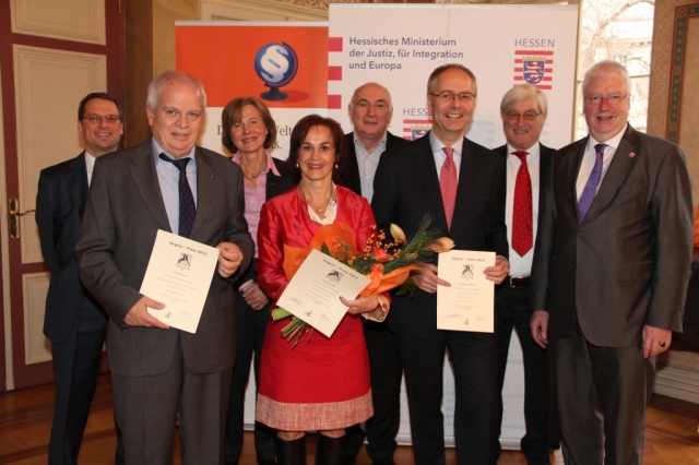 Regino-Preis 2012, v.l.: Tobias Freudenberg (Jury), Kamil Taylan, Hildegard Becker-Toussaint (Jury), Regino-Preis 2012, v.l.: Tobias Freudenberg (Jury), Kamil Taylan, Hildegard Becker-Toussaint (Jury),