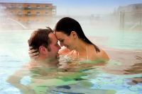Pärchen im Wasser - Thermenhotel PuchasPlus (Stegersbach)
