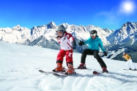 Kleines Kind bei ersten Fahrversuchen (Hochkönig) Kleines Kind bei ersten Fahrversuchen (Hochkönig)