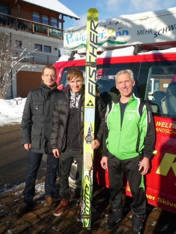 Höhenflug: Manuel Faißt (Mitte), Tourismusdirektor Patrick Schreib (li.), Klaus Faißt. Höhenflug: Manuel Faißt (Mitte), Tourismusdirektor Patrick Schreib (li.), Klaus Faißt.