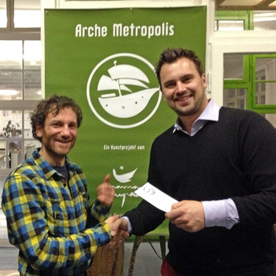 Björn Bendig (rechts), Geschäftsführer der DigitalOne, bei derÜbergabe des Spendenchecks Björn Bendig (rechts), Geschäftsführer der DigitalOne, bei derÜbergabe des Spendenchecks