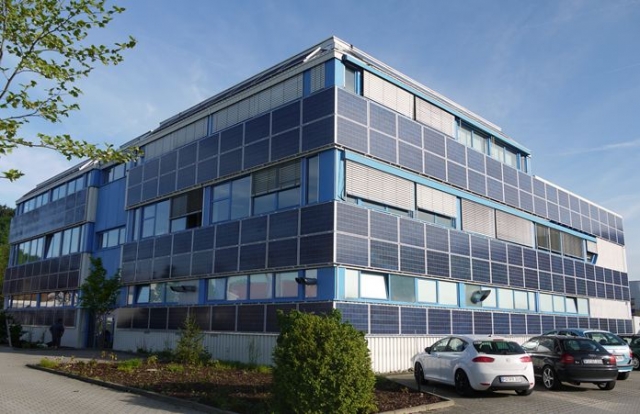 Beispiel: Solar Fassade mit Photovoltaik Elementen
