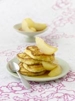 SCHNEEKOPPE Glutenfrei Rezept: Süße Maispuffer mit Karamellbirnen