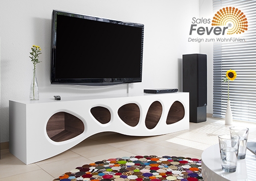 Lowboard, Raumteiler, Regal und Wohnwand in einem: Das?Tchouc New? für 999 Euro bei SalesFever.de Lowboard, Raumteiler, Regal und Wohnwand in einem: Das?Tchouc New? für 999 Euro bei SalesFever.de