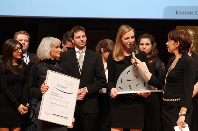 Nicole Kobjoll (Mitte), Mitinhaberin des Schindlerhofs, Nürnberg, und Elke Fischer, Leiterin Qualitä Nicole Kobjoll (Mitte), Mitinhaberin des Schindlerhofs, Nürnberg, und Elke Fischer, Leiterin Qualitä