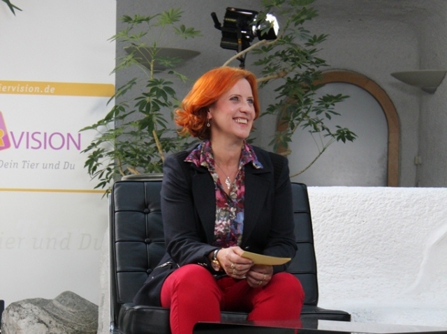 Claudia Ludwig moderiert wieder eine Sendung zur Tiervermittlung auf www.tiervision.de Claudia Ludwig moderiert wieder eine Sendung zur Tiervermittlung auf www.tiervision.de