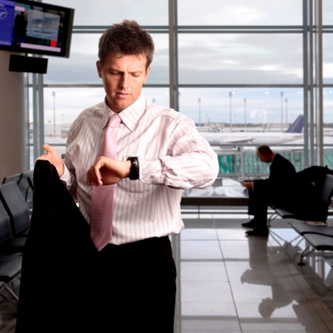 Reisender am Flughafen Reisender am Flughafen