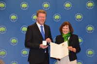 Bayerische Staatsmedaille für Felicitas Hanne vom Kinderhaus Atemreich Bayerische Staatsmedaille für Felicitas Hanne vom Kinderhaus Atemreich