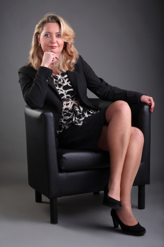 Leitende Dozentin Sandra Neumayr Leitende Dozentin Sandra Neumayr