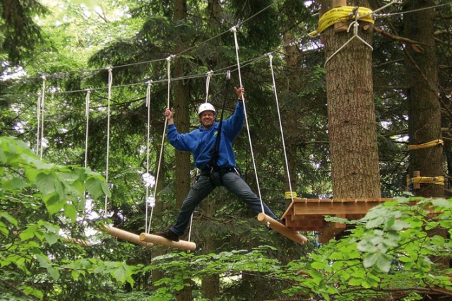 Klettern, rodeln, Bogen schießen, Aussicht genießen: Der Bayerische Wald verleiht Ihnen einen Adrena Klettern, rodeln, Bogen schießen, Aussicht genießen: Der Bayerische Wald verleiht Ihnen einen Adrena