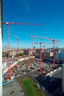 All nine cranes were erected on foundation anchors without any ties to existing structures. WOLFFKRA All nine cranes were erected on foundation anchors without any ties to existing structures. WOLFFKRA