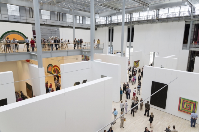 Blick in die Ausstellung Frank Stella - Die Retrospektive. Werke 1958-2012 (08.09.2012 - 20.01.2013) Blick in die Ausstellung Frank Stella - Die Retrospektive. Werke 1958-2012 (08.09.2012 - 20.01.2013)