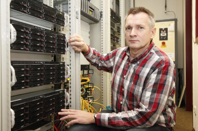 Peter Wedig, Leiter IT bei der DTC, im eigenem Backup-Rechenzentrum. Peter Wedig, Leiter IT bei der DTC, im eigenem Backup-Rechenzentrum.