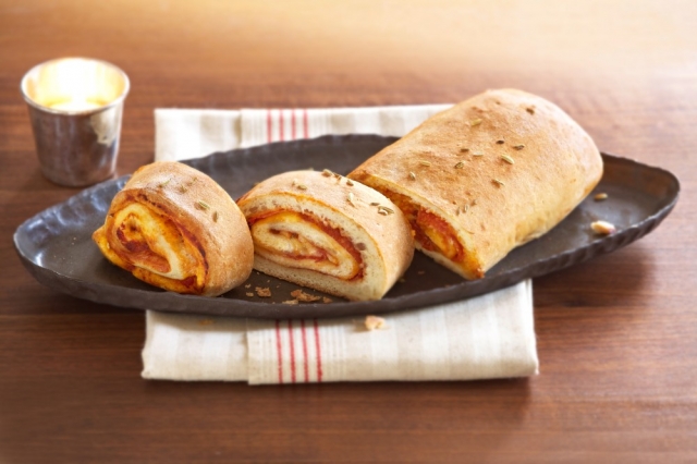 Pizzarolle mit französischer Ringsalami Pizzarolle mit französischer Ringsalami