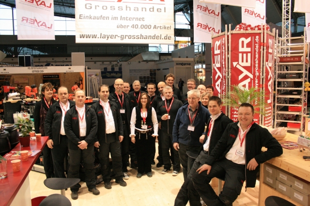 Das Team von Layer freut sich auf die Besucher der Bau 2013 in München. Foto: Layer Grosshandel Das Team von Layer freut sich auf die Besucher der Bau 2013 in München. Foto: Layer Grosshandel