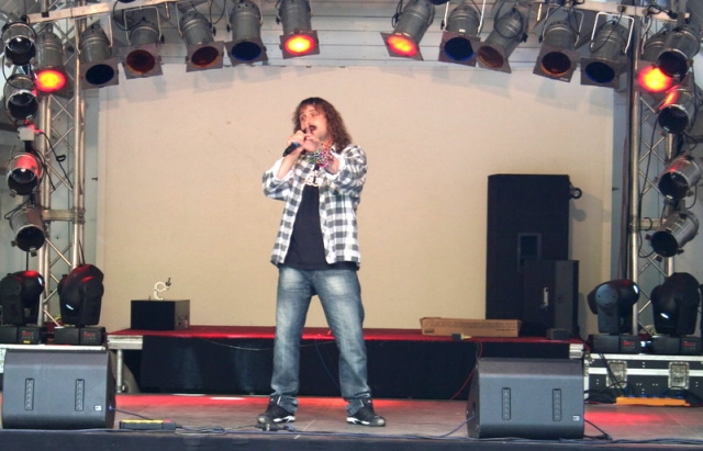 Denny Schönemann bei einem seiner Open Air Auftritte Denny Schönemann bei einem seiner Open Air Auftritte