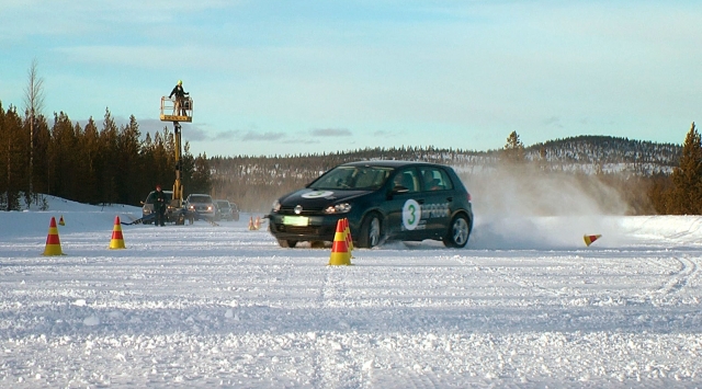 Die Nokian Winter Driving School trainiert sicheres Fahren Foto: Nokian Reifen Die Nokian Winter Driving School trainiert sicheres Fahren Foto: Nokian Reifen