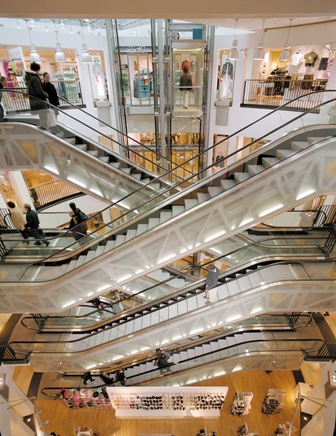 Dank großer Zuverlässigkeit und einer harmonischen Eingliederung in die Architektur werden Rolltrepp