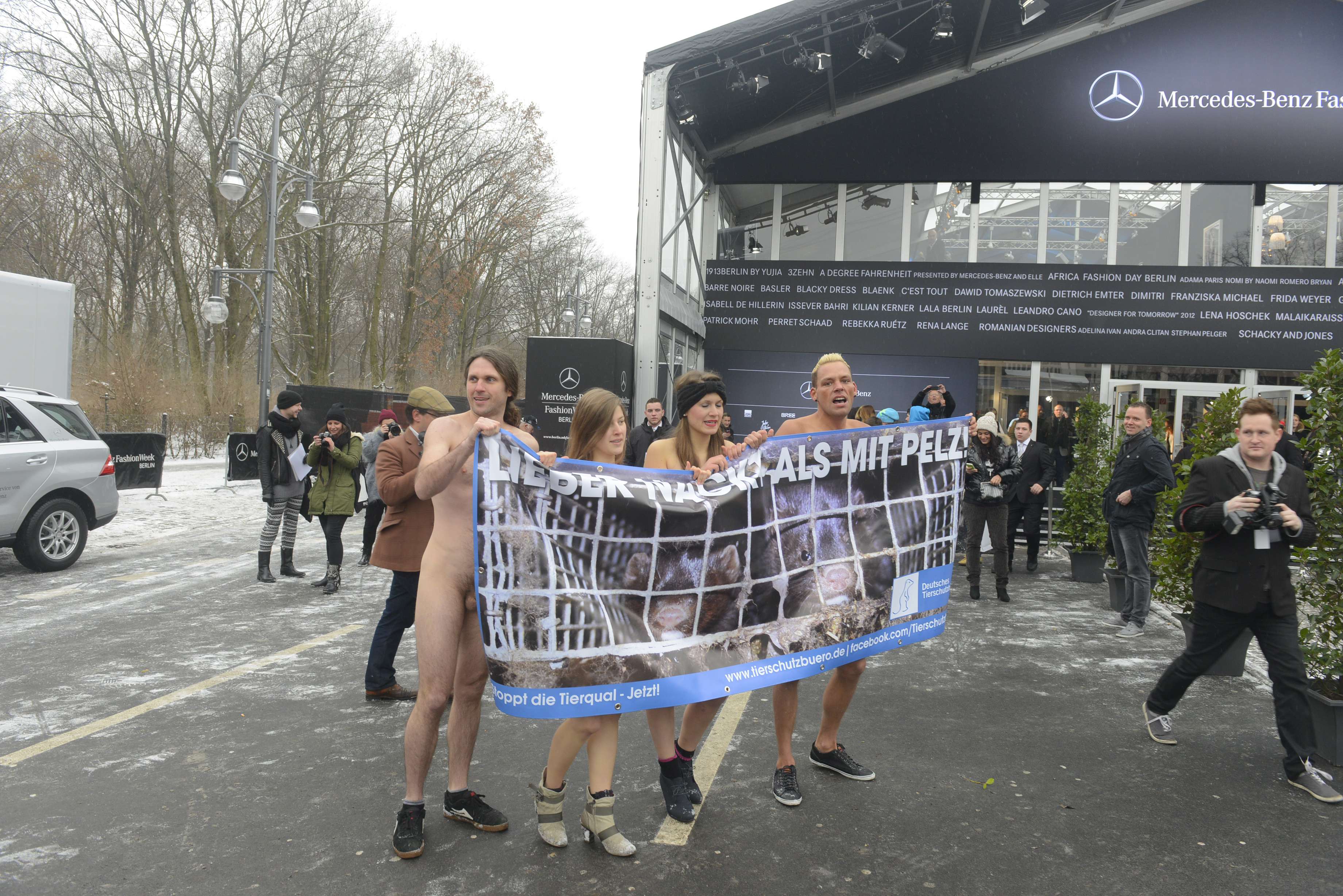 Deutsches Tierschutzbüro: Nackter Protest sorgte für Aufsehen bei der ?Berlin Fashion Week? Deutsches Tierschutzbüro: Nackter Protest sorgte für Aufsehen bei der ?Berlin Fashion Week?