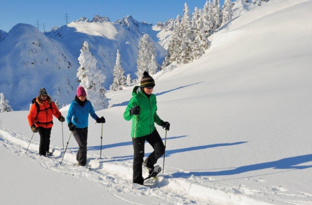 Immer mehr Urlauber wollen in Tirol den Winter von seiner sanften Seite erleben - zum Beispiel beim Immer mehr Urlauber wollen in Tirol den Winter von seiner sanften Seite erleben - zum Beispiel beim