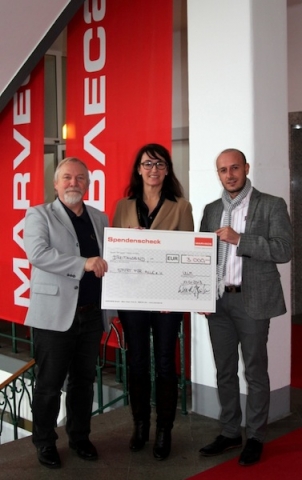 Horst Wagner, Katrin Wenzler und Edip Türkoglu (v.l.n.r.) bei der Spendenübergabe Horst Wagner, Katrin Wenzler und Edip Türkoglu (v.l.n.r.) bei der Spendenübergabe