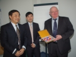 Gastgeschenk an die ABAS Software AG, kleine Masken der Pekinger Oper. Gastgeschenk an die ABAS Software AG, kleine Masken der Pekinger Oper.