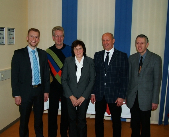 Manfred Vierling (2.v.l.), Geschäftsführender Gesellschafter, Martin Vierling (l.), Prokurist und Mi