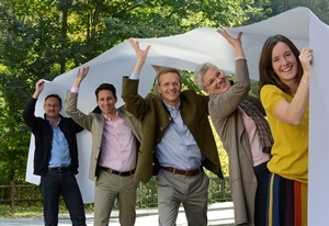 Die erste Papierbahn? patentiertes weißes Papier