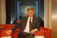 Günther Jauch moderiert am 27. April die 16. Ausgabe der 5-Millionen-SKL-Show Günther Jauch moderiert am 27. April die 16. Ausgabe der 5-Millionen-SKL-Show