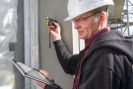 Aufmass auf der Baustelle mit Tablet und Laser Aufmass auf der Baustelle mit Tablet und Laser