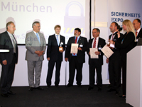 Berthold Birnthaler bei der Preisverleihung zum Bayerischen Sicherheitspreis (Foto: Birnthaler). Berthold Birnthaler bei der Preisverleihung zum Bayerischen Sicherheitspreis (Foto: Birnthaler).