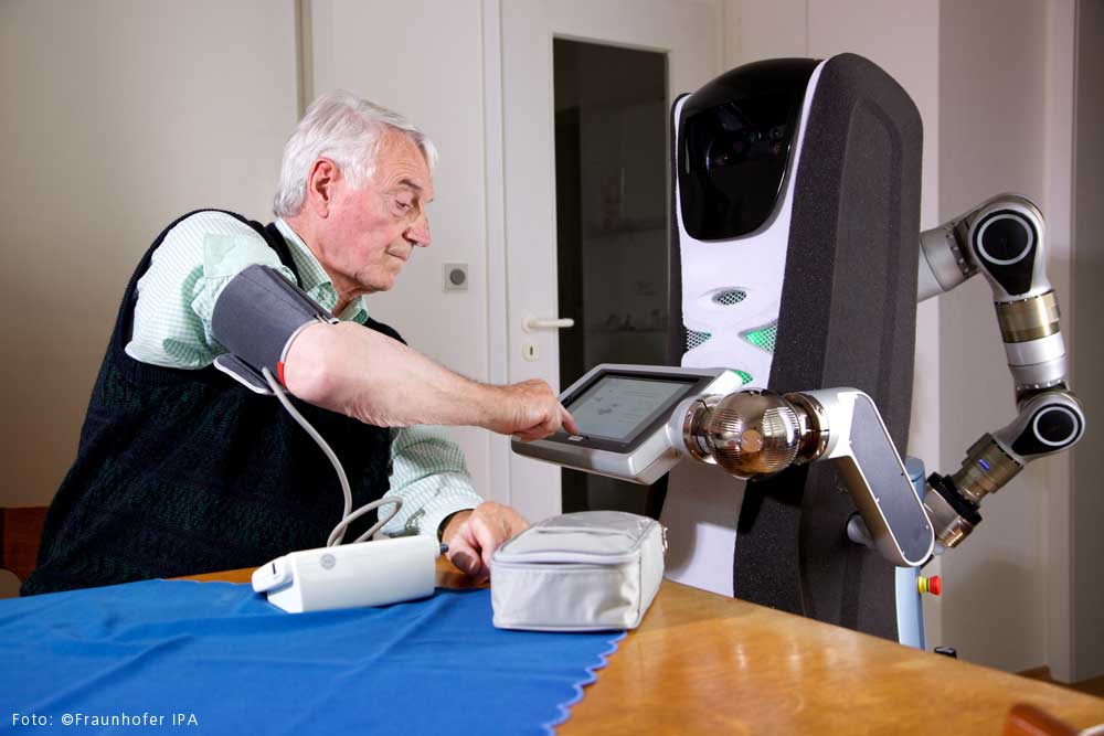 Care-O-bot®, ©FRAUNHOFER-INSTITUT FÜR PRODUKTIONSTECHNIK UND AUTOMATISIERUNG IPA Care-O-bot®, ©FRAUNHOFER-INSTITUT FÜR PRODUKTIONSTECHNIK UND AUTOMATISIERUNG IPA