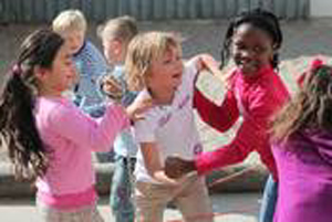 Spielende Kinder der Interkulturellen Waldorfschule Mannheim Spielende Kinder der Interkulturellen Waldorfschule Mannheim