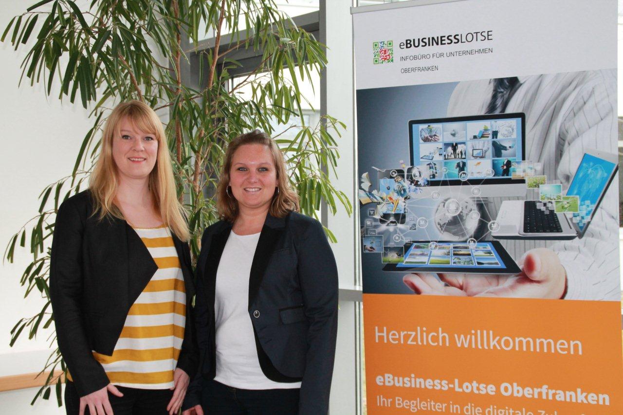 Das Projekt eBusiness-Lotse Oberfranken leitet Katharina Kroll, links. Das Projekt eBusiness-Lotse Oberfranken leitet Katharina Kroll, links.