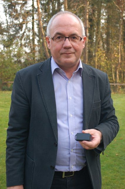 Hans-Hermann Ruschmeyer ist stolz darauf, die scomsens-Funksensoren der Dreyer+Timm GmbH auf der Log