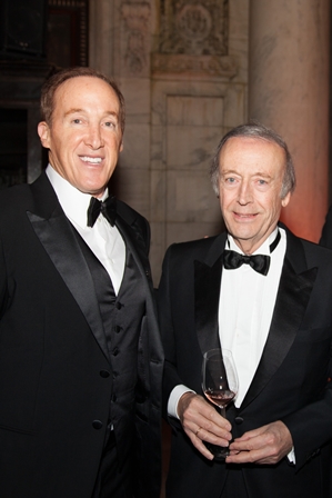 Miguel A. Torres (rechts) mit Wine Enthusiast Herausgeber Adam Strum. Quelle: Richard Freeda Miguel A. Torres (rechts) mit Wine Enthusiast Herausgeber Adam Strum. Quelle: Richard Freeda