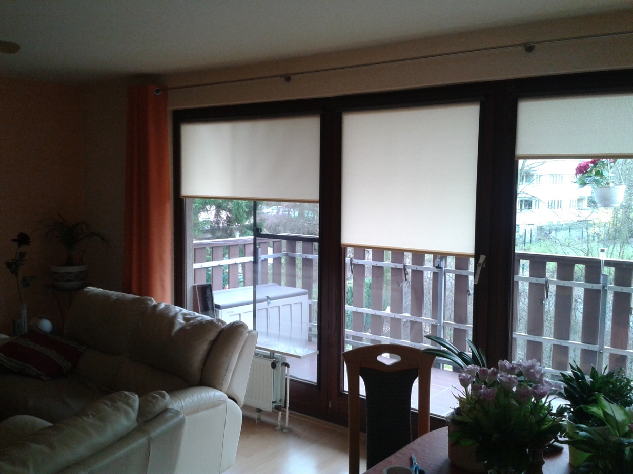 Furnierte Kassettenrollos an Holzfenstern Furnierte Kassettenrollos an Holzfenstern