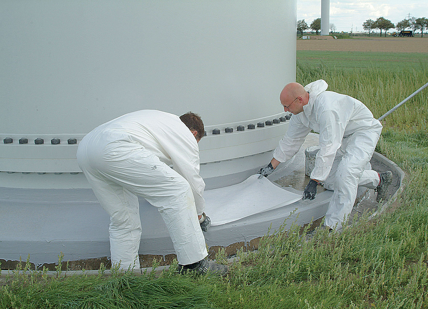 Abgedichtet mit Triflex Towersafe trotzen Windkraftanlagen selbst rauesten Witterungsbedingungen. Abgedichtet mit Triflex Towersafe trotzen Windkraftanlagen selbst rauesten Witterungsbedingungen.