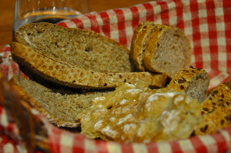 Südtiroler Brot gehört zu den Spezialitäten des Landes Südtiroler Brot gehört zu den Spezialitäten des Landes