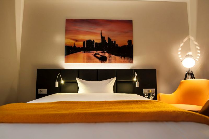 Turm Hotel Frankfurt mit neuem, sportivem Zimmerkonzept Turm Hotel Frankfurt mit neuem, sportivem Zimmerkonzept