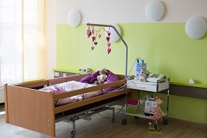 Bett im Behandlungszimmer Bett im Behandlungszimmer