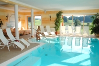 Vom hektischen Alltag in die Dorfidylle - Hallenbad im Landhotel Moorhof