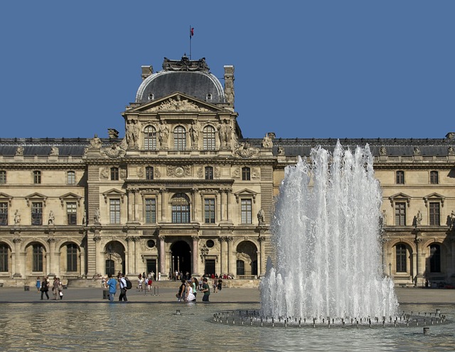 Berühmte Museen wie der Louvre haben sich bereits ihre Museum-Domain gesichert (louvre.museum) Berühmte Museen wie der Louvre haben sich bereits ihre Museum-Domain gesichert (louvre.museum)