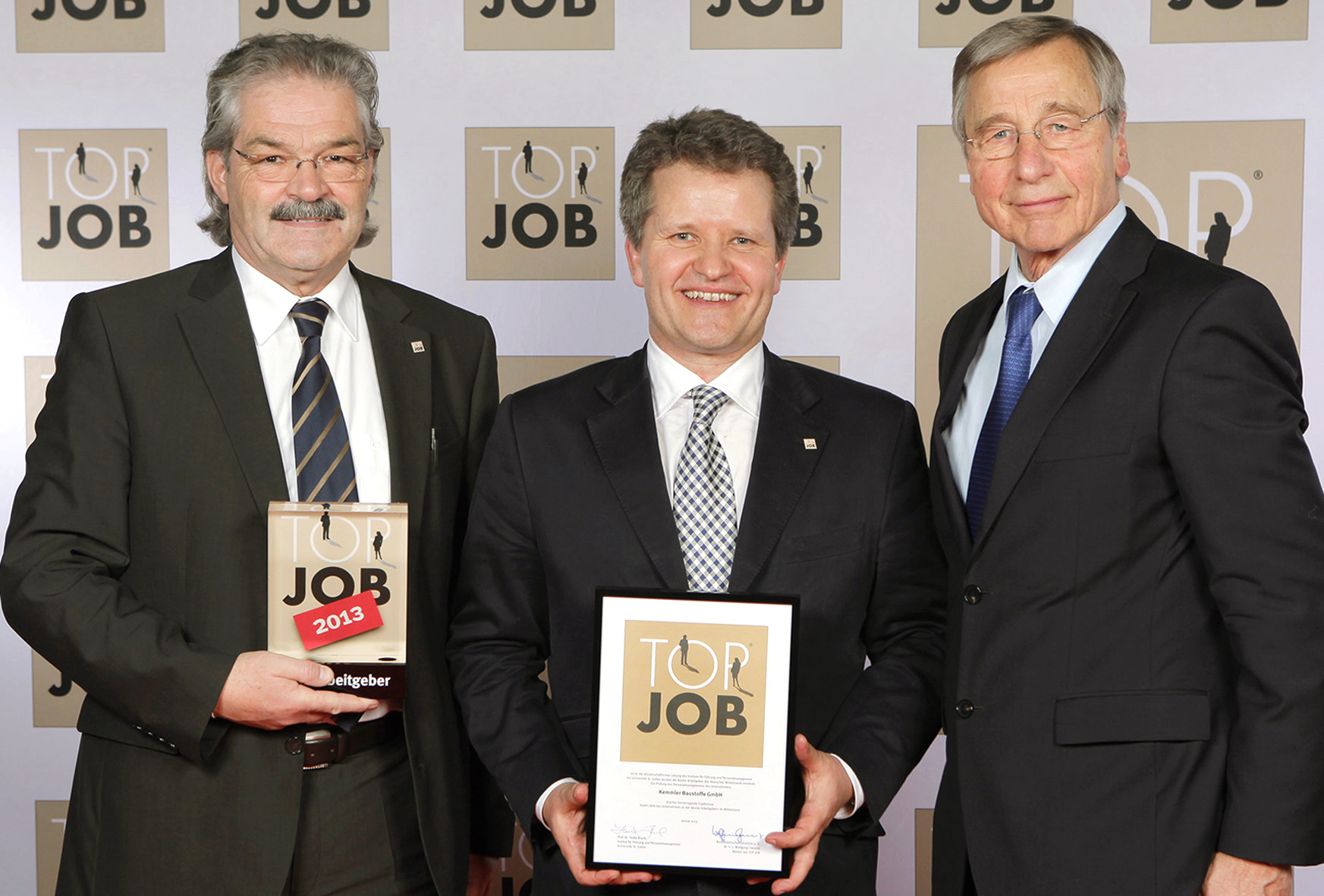 ?Top Job?-Auszeichnung für Kemmler Baustoffe GmbH(v.l.): C.-W.Neidhart,Dr.M.Kemmler,W.Clement