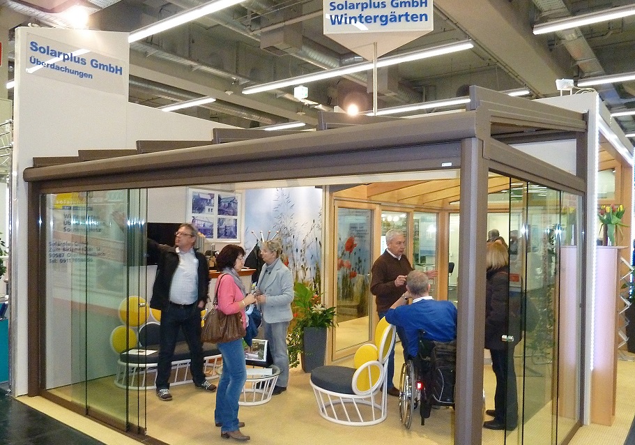 Auf der Freizeitmesse in Nürnberg stellt Solarplus die Wintergartentrends 2013 vor.