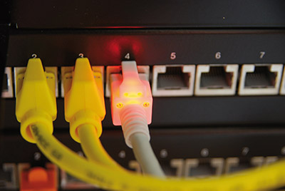 Die neuen Patchkabel von Conrad sorgen dank patentierter Technik für mehr Prozessicherheit.