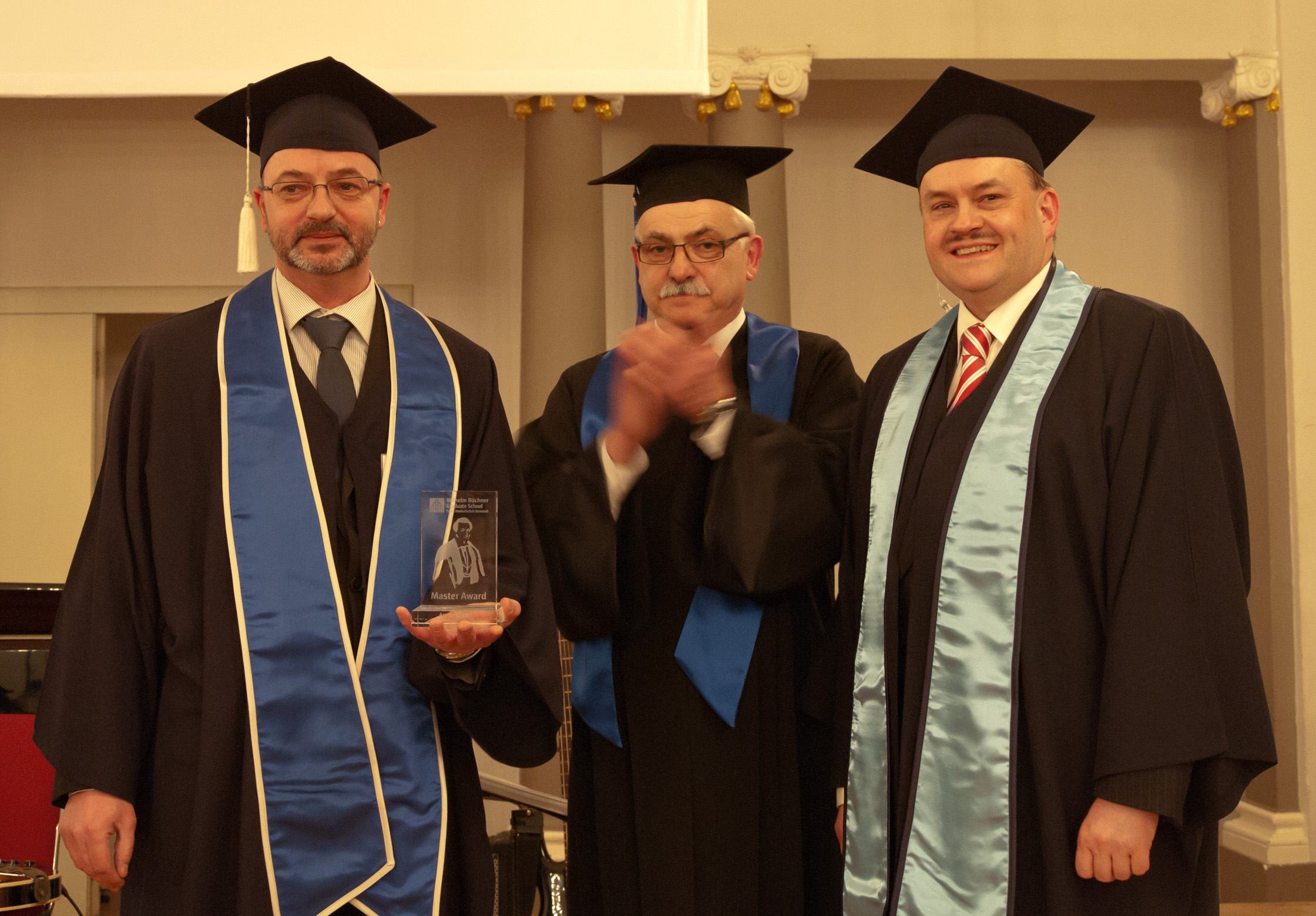 (v.l.) Armin Koch, Hochschulpräsident Prof. Dr. Windeln, J. R. Dietrich (Betreuer Abschlussarbeit) (v.l.) Armin Koch, Hochschulpräsident Prof. Dr. Windeln, J. R. Dietrich (Betreuer Abschlussarbeit)