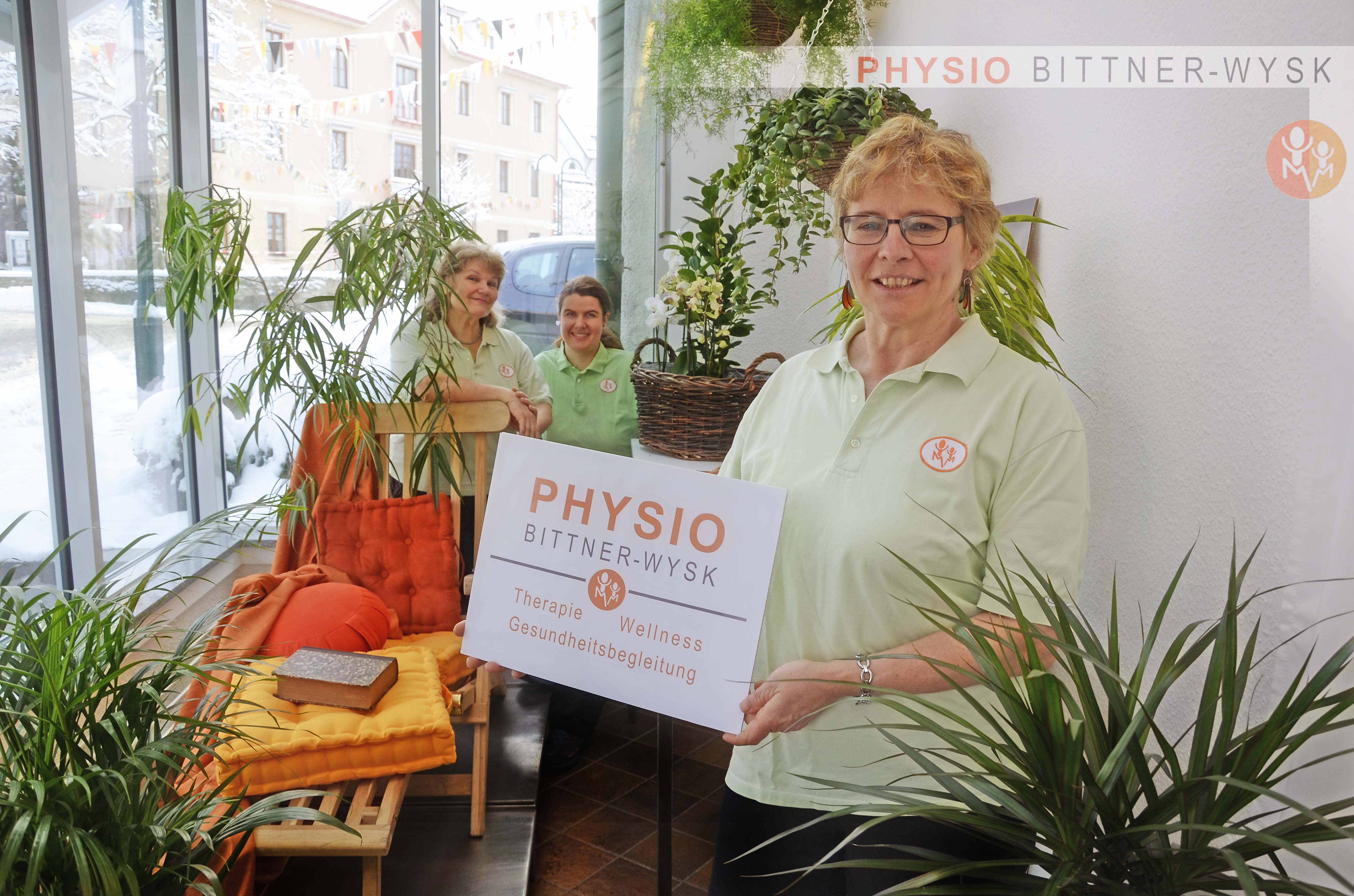 Frau Bittner-Wysk stellt den neuen Wintergarten des Wellnessbereiches vor Frau Bittner-Wysk stellt den neuen Wintergarten des Wellnessbereiches vor